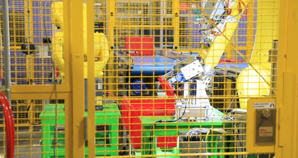 Monoflo Introduces Two New Attached-Lid Totes Designed for Modern Distribution Demands